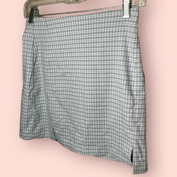 Brandy Melville Plaid Mini Skirt - Picture 2 of 7